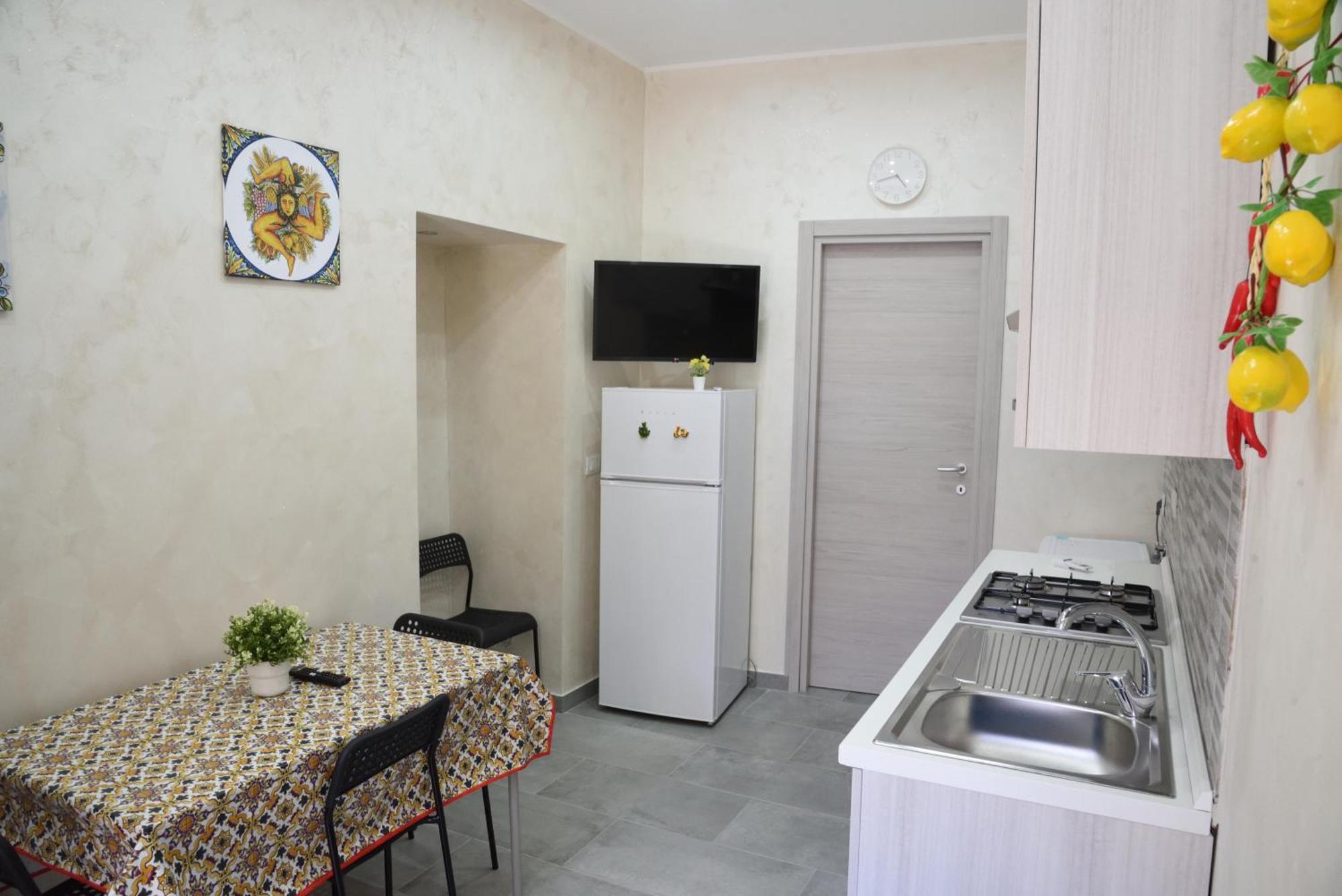 Family House Apartment Catania Exterior foto