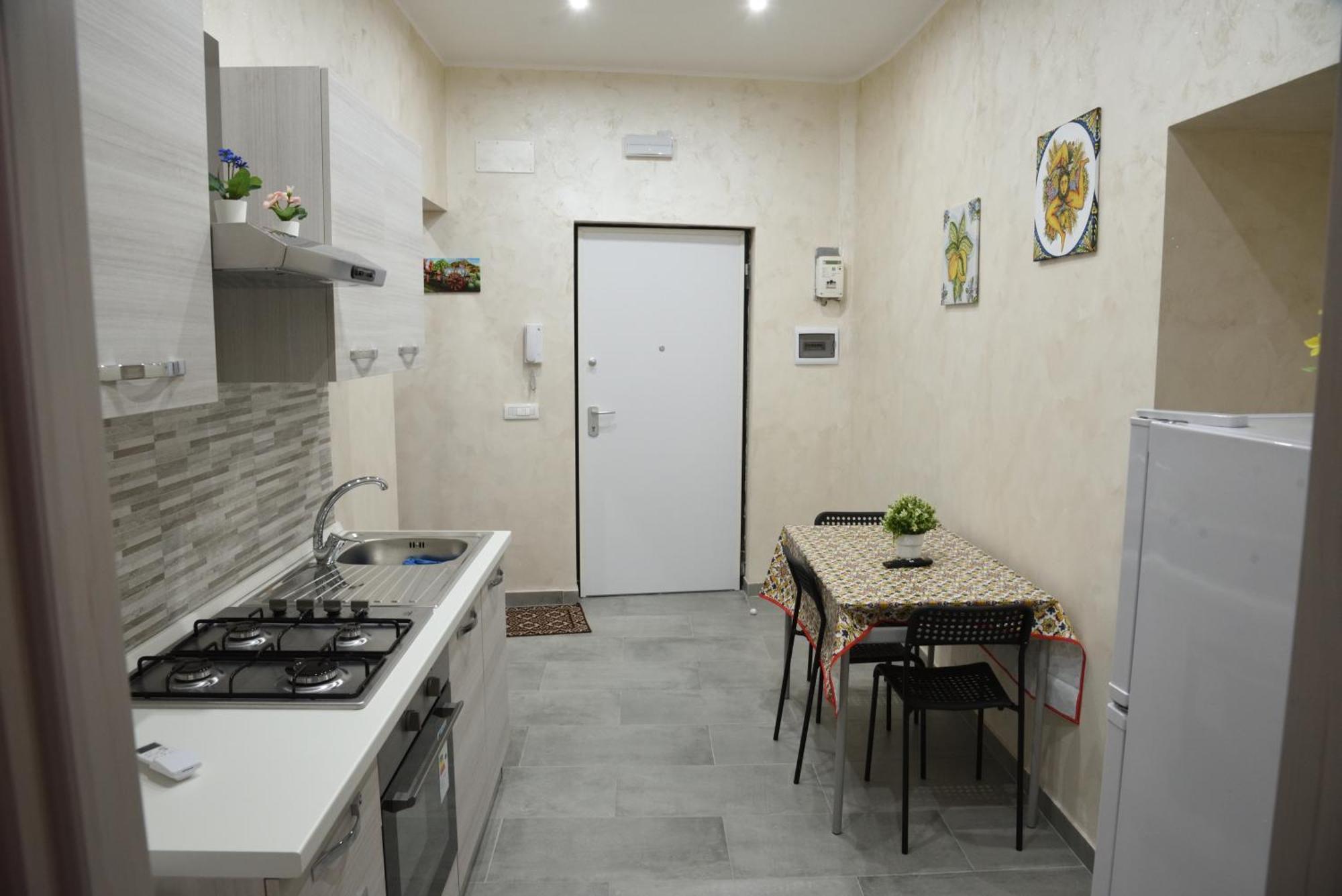 Family House Apartment Catania Exterior foto
