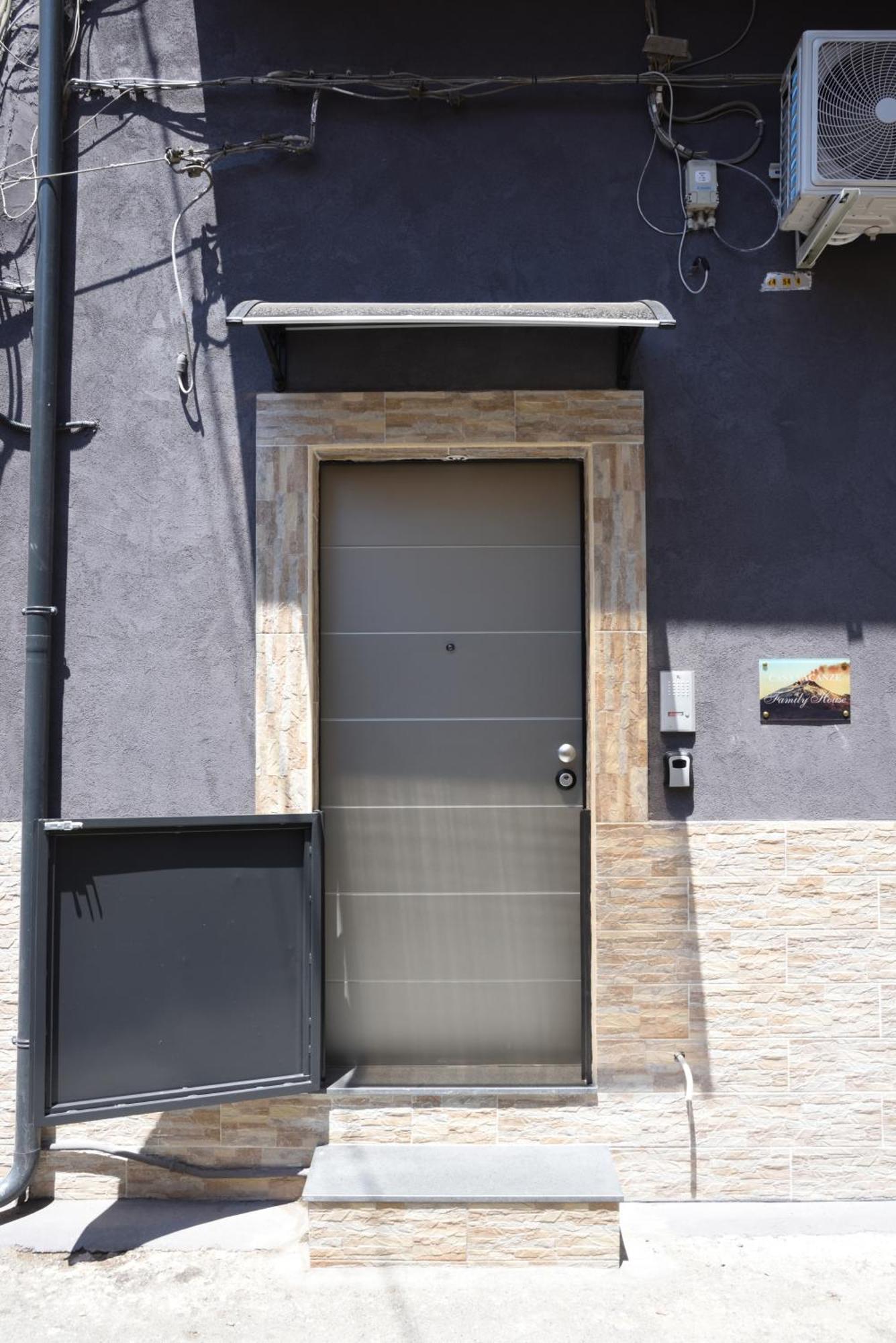Family House Apartment Catania Exterior foto